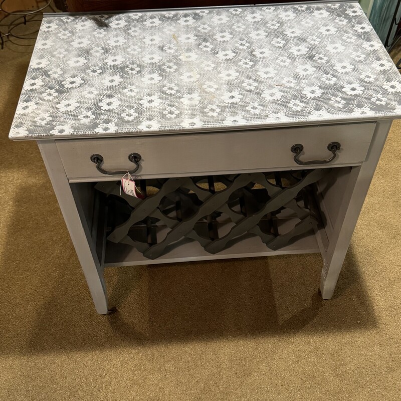 Gray Upcycled Wine Cupboard<br />
with Drawer<br />
29 In Length x 17 In Width x 29 In Height.