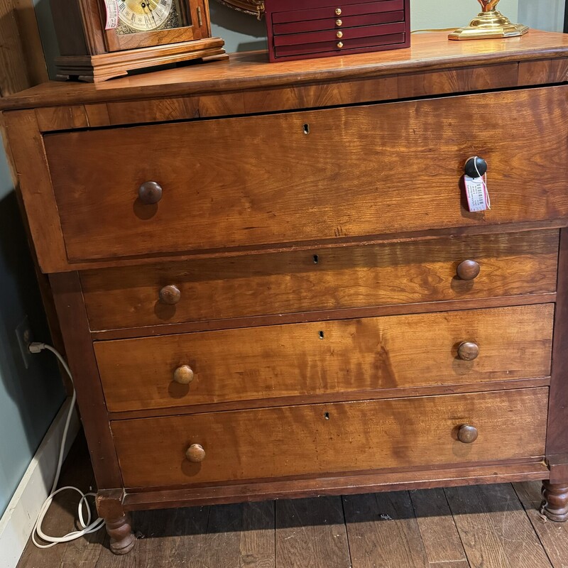 Lg Vtg 4 Drawer Dresser
Beautiful Wood, 4 Drawers
42 Inches Wide, 22 Inches Deep, 41.5 Inches High