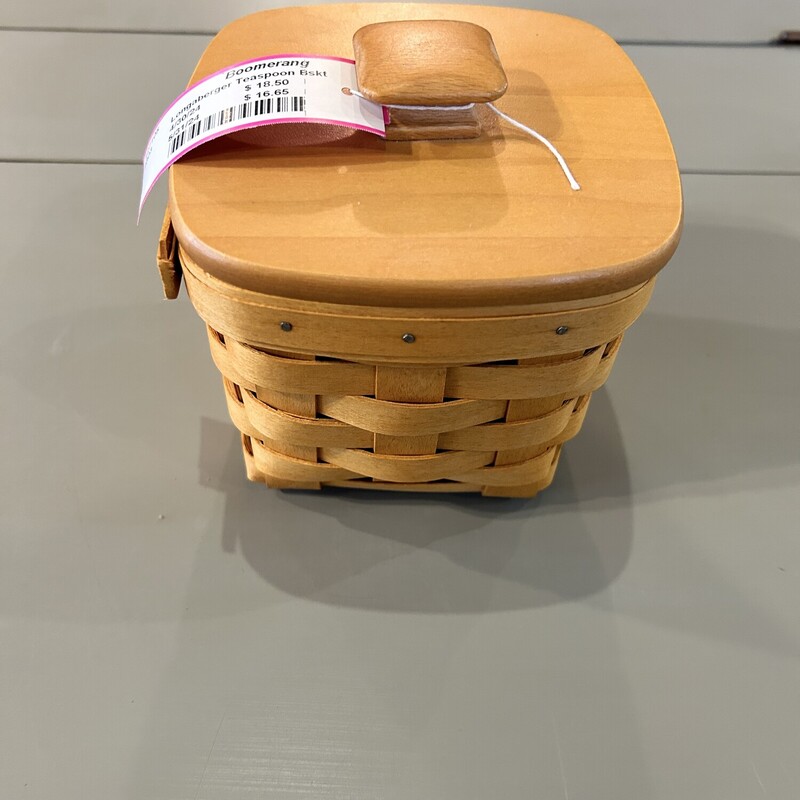 Longaberger Teaspoon Basket
Size: 5x5x5
Signed 2002 teaspoon Longaberger basket with wooden top.  In great condition
