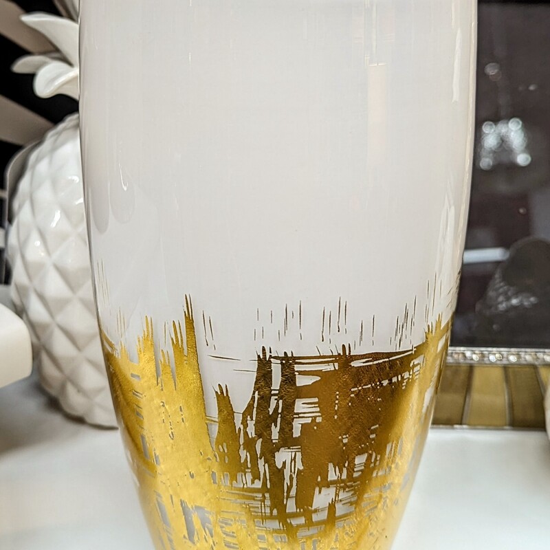 Glass White Etched Design Vase
White Gold
Size: 4 x 8.5H