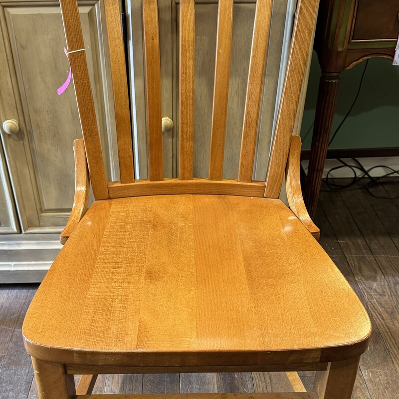 Restaurant Chair
Consignor has 40-50 Chairs Available
18 Inches Wide, 21 Inches Deep, 35 Inches High
Seat Height is 18 Inches High