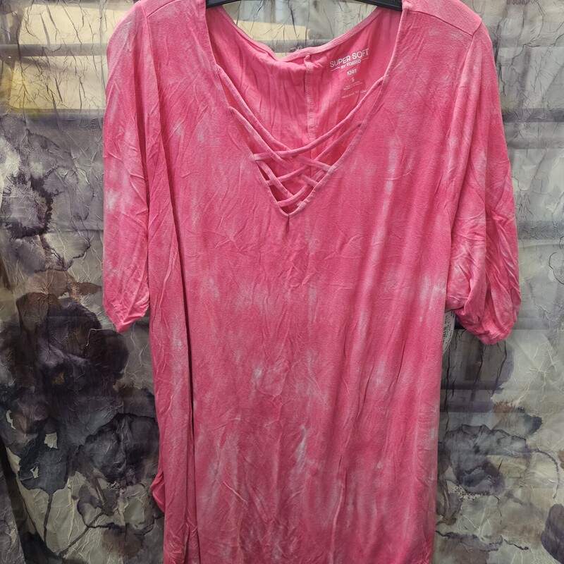 Short sleeve knit top in pink tie dye print.