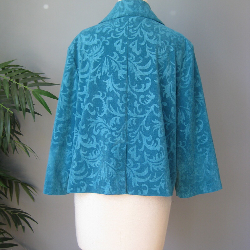 RQT Baby Cord Swing Jkt, Turquois, Size: Large
Cute jacket in pretty turquoise blue made from baby corduroy with a paisley like embossed design.
by RQT
wide short sleeves
flares out and cropped
two buttons at the top
size large
flat measurements:
shoulder to shoulder: 16.5
armpit to armpit: 22.75
width at hem: 26
underarm sleeve seam: 12
length 23.25



thanks for looking!
#72698