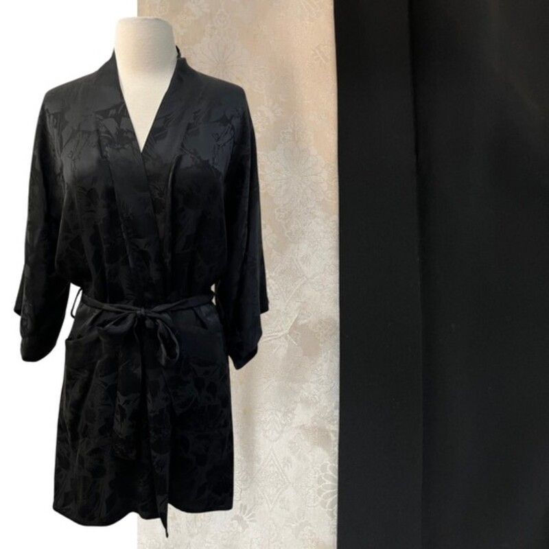 Vintage Oriental Kimono
100% Silk
With Belt
Color: Black
Size: Small