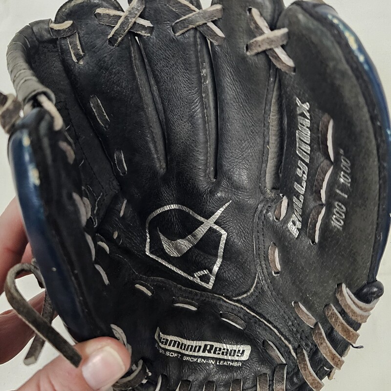 Nike Diamond Ready Rally Max Baseball Glove, Right Hand Throw, Size: 10in, Pre-owned