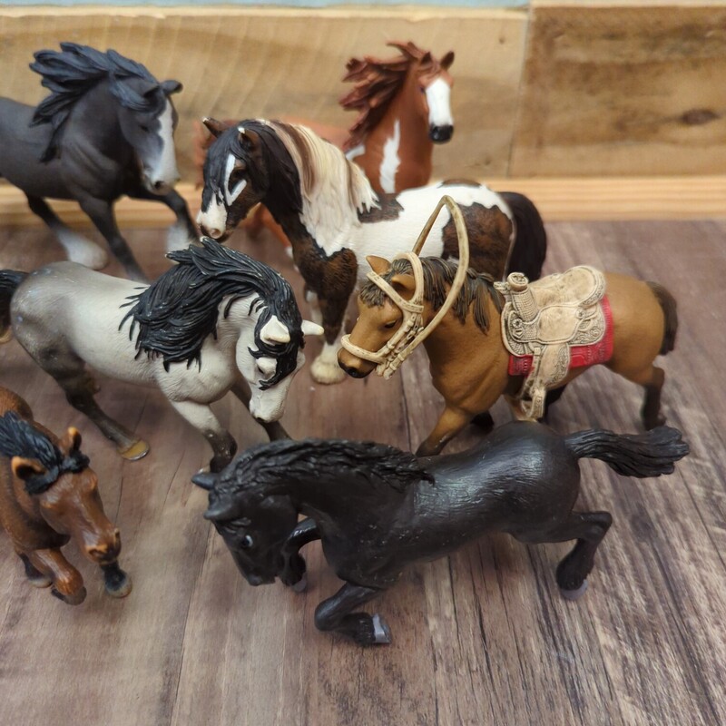10pc Wild Horse Figures, Multi, Size: MiniFigure