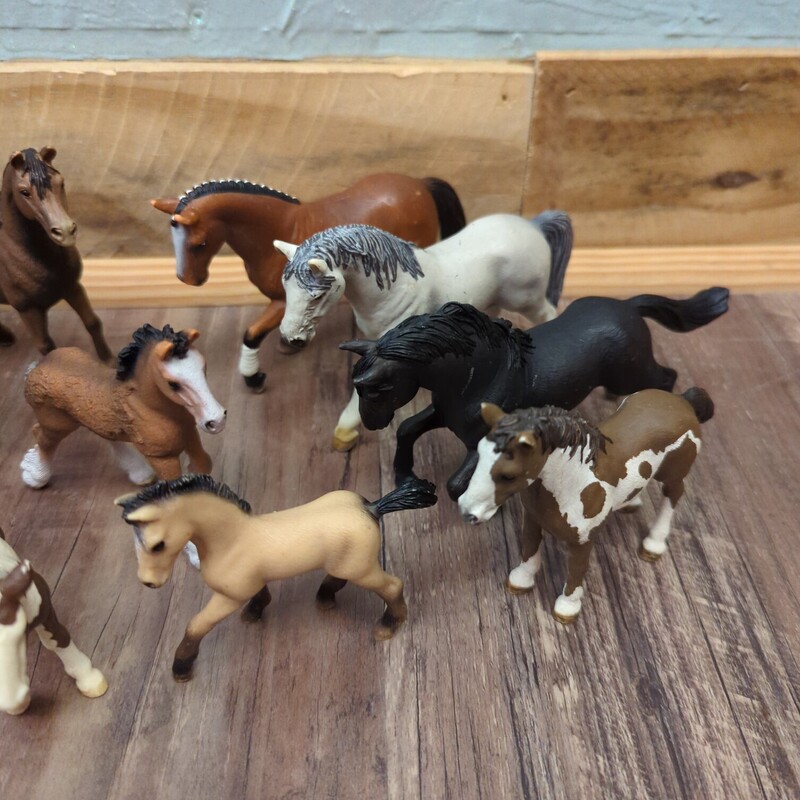 11pc Horse Figures, Brown, Size: MiniFigure