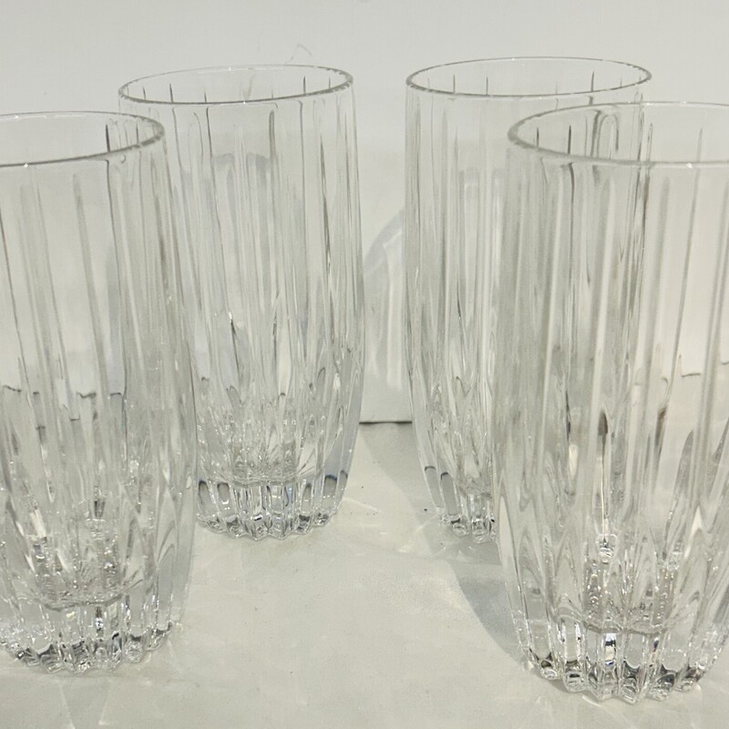 Set of 4 Mikasa Park Lane Highball Glasses
Clear
Size: 3 x5.5 H