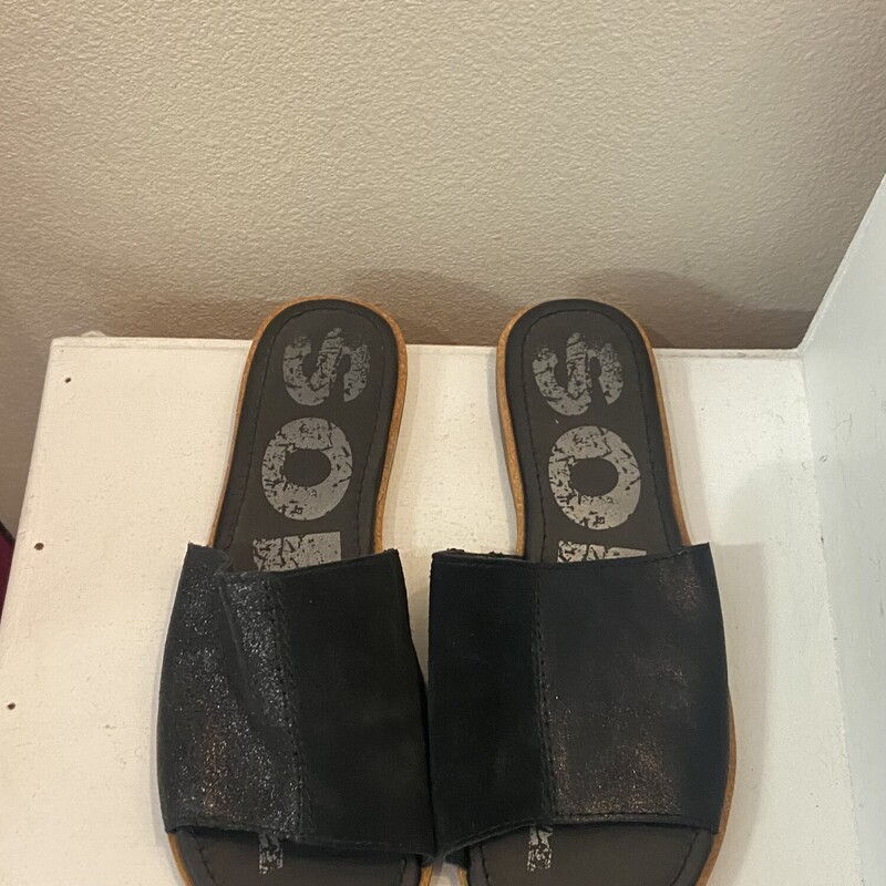 Blk Suede Sandal<br />
Black<br />
Size: 8