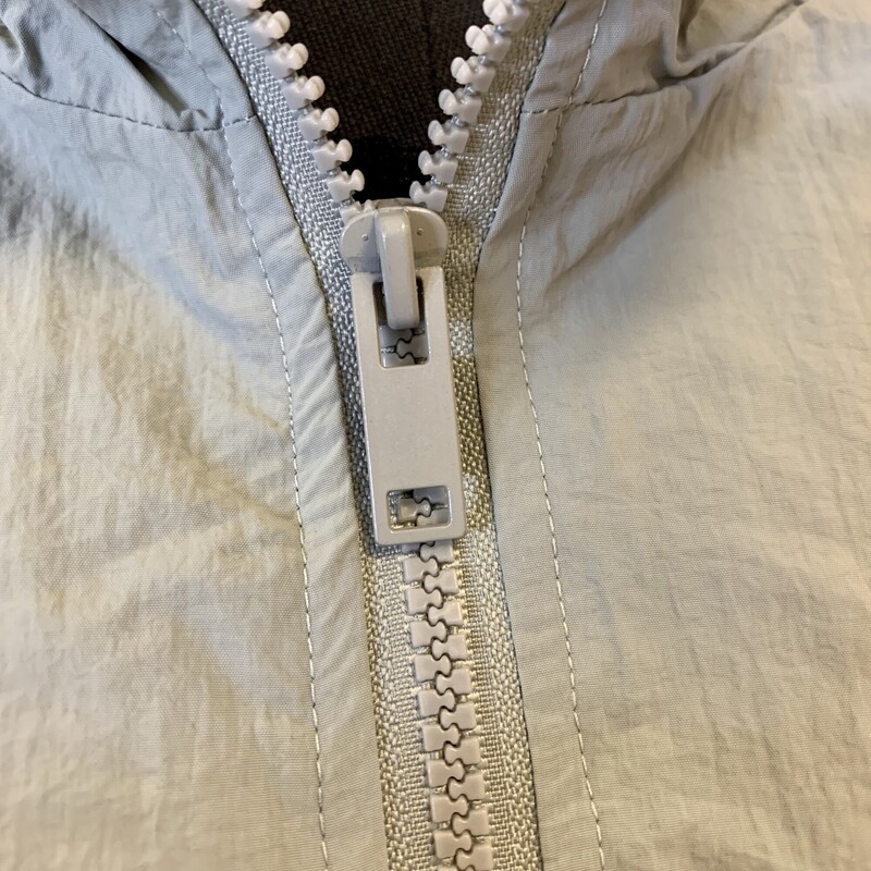 Cisono Short Windbreaker jacket,<br />
Colour: Khaki Sage,<br />
Size: Large,<br />
Short model