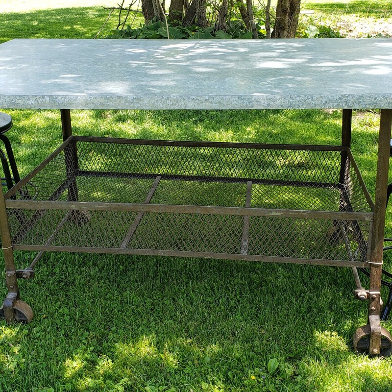 Metal Table With 6 Stools
