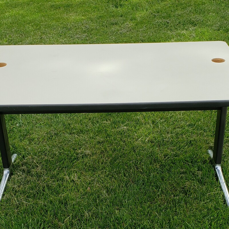 Herman Miller Office Desk. In good condition with some minor wear. Laminate top. Size: 47.5W x 29D x 25T
