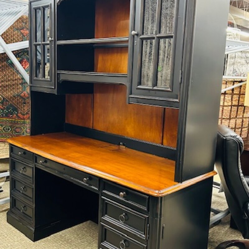 Sligh Wood Desk With Hutch
Black Brown
Total Size: 65 x 24 x 81H
Desk Size: 65 x 24 x 30.5H
Hutch Size: 64 x 18 x 51H
Hutch detatches
Light in top