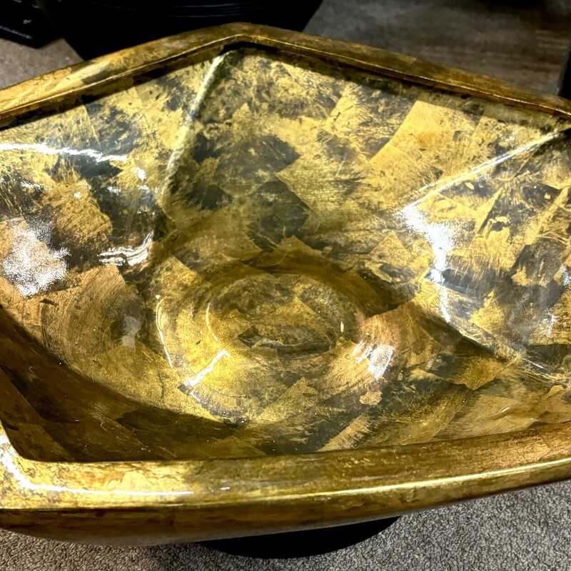 Pentagon Pedestal Bowl<br />
Gold Black<br />
Size: 20 x 8H