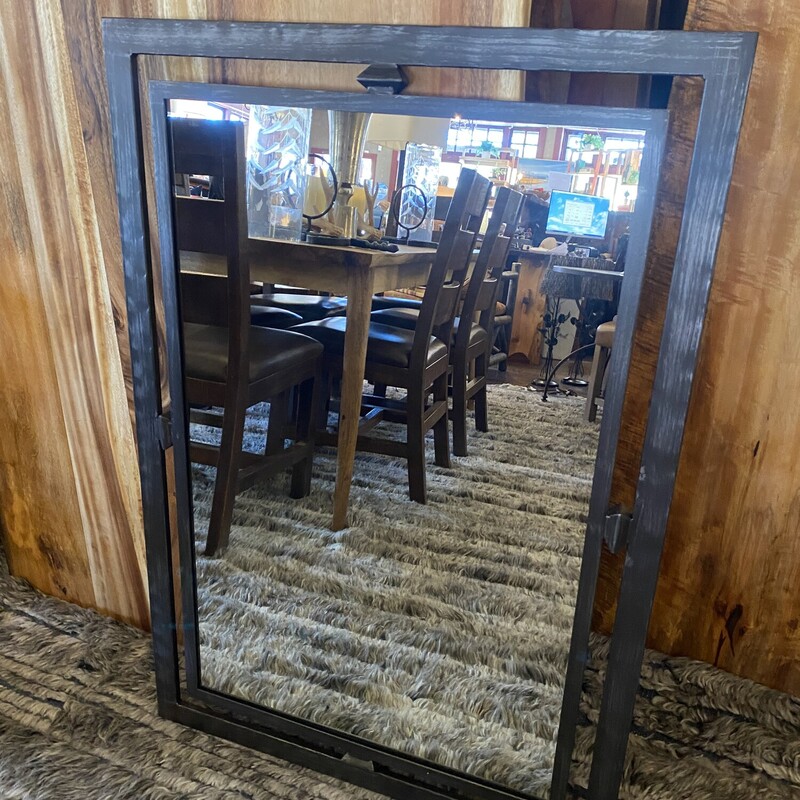 Iron Framed Mirror

Size: 28Wx40H