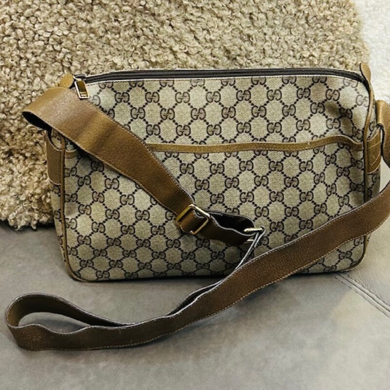 Gucci Supreme Handbag
Tan Brown Leather
Size: 14x4x9H
Certificate of Authencity Included