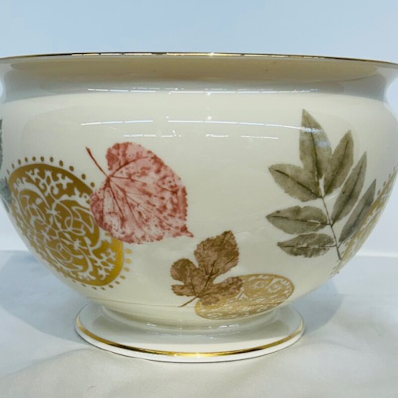 Lenox Leaf Design Footed Bowl
Ivory Pink Gold
Size: 9 x 6H