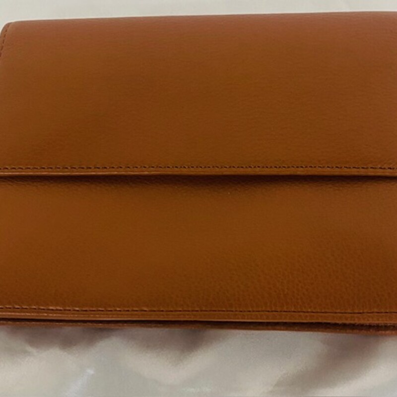 Levenger Divided Wallet
Tan Soft Leather
Size: 7x5H
Includes 3 Interior Divided Sections+Zip Pocket
1 Exterior Storage Section
Retail $82