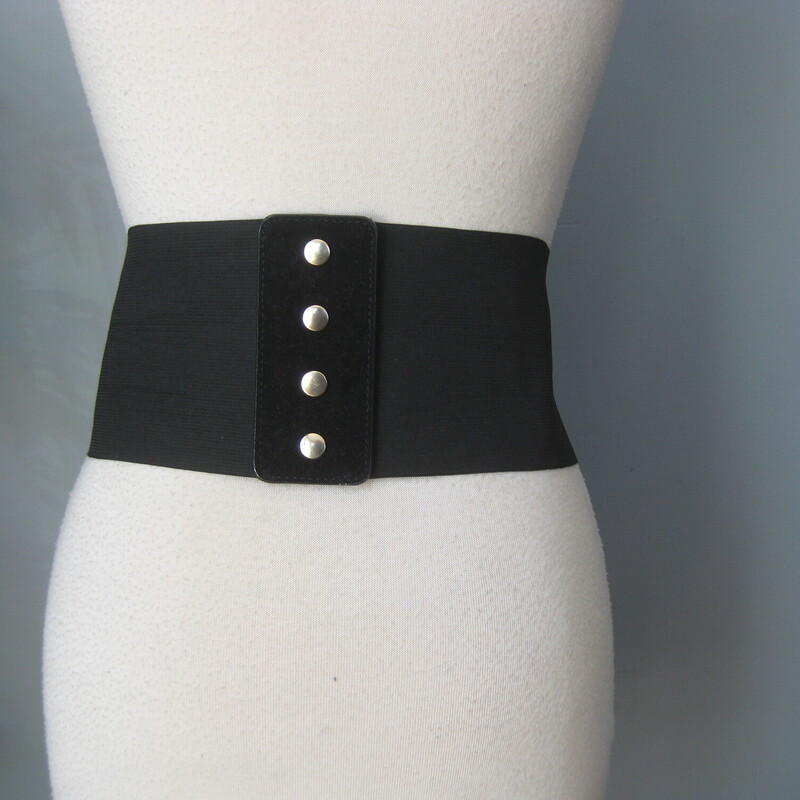 Use this belt to achieve high fashion looks, wear it over a billowy white shirt or under a blazer<br />
It's wide elastic at the sides and the back<br />
Faux leather front panel with gold tone metal accents and a working zipper.<br />
Snaps in the back for easy on off.<br />
not really adjustable<br />
Best for someone about 31 around at the waist.<br />
Like new condition<br />
thanks for looking!<br />
#72735