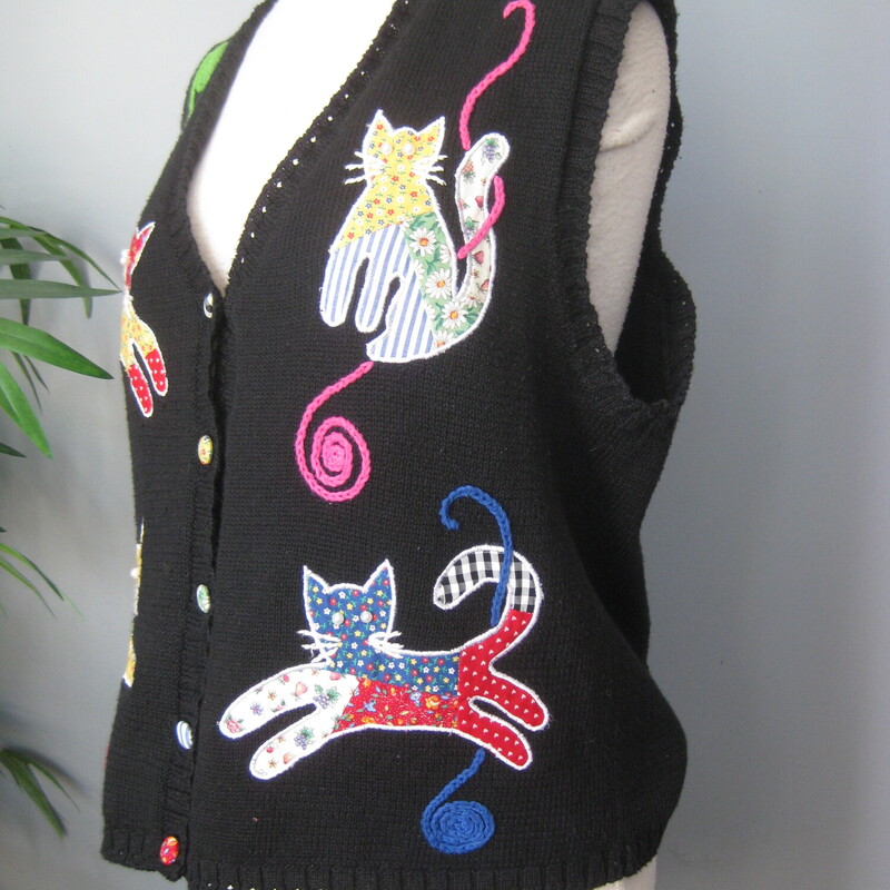 adorable vest for the cat lady in your life
Black Cotton Ramie Blend vest with calico covered buttons and hand embroidered kittens playing with their balls of yarn.  There's a little mouse hiding on the back.
It's by Susan Bristol

Size Medium
armpit to armpit: 21
width at hem: 20
length: 22.75

like new condition!

thanks for looking!
#72541