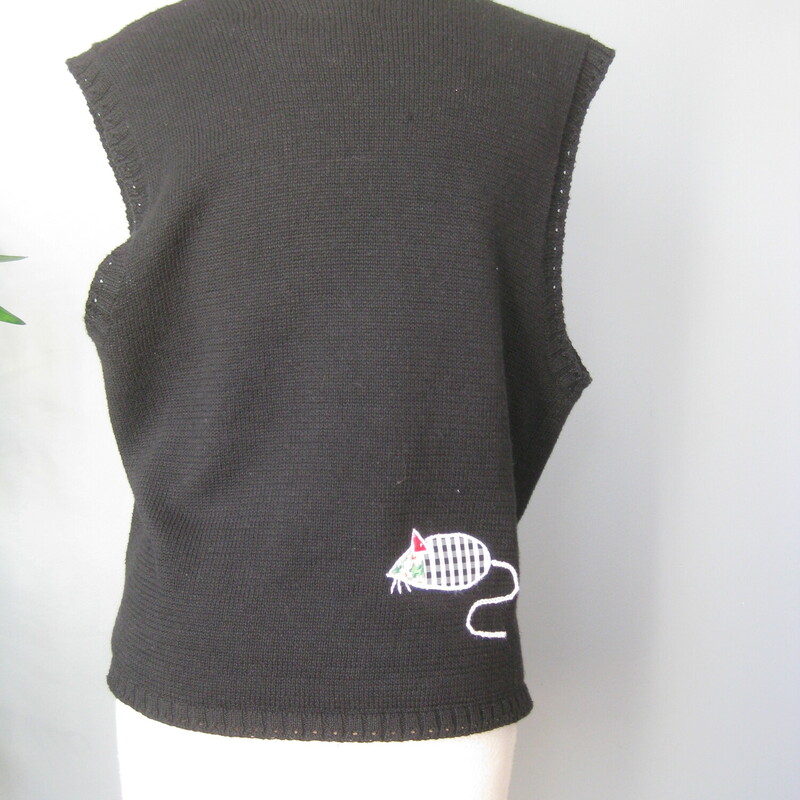 adorable vest for the cat lady in your life<br />
Black Cotton Ramie Blend vest with calico covered buttons and hand embroidered kittens playing with their balls of yarn.  There's a little mouse hiding on the back.<br />
It's by Susan Bristol<br />
<br />
Size Medium<br />
armpit to armpit: 21<br />
width at hem: 20<br />
length: 22.75<br />
<br />
like new condition!<br />
<br />
thanks for looking!<br />
#72541