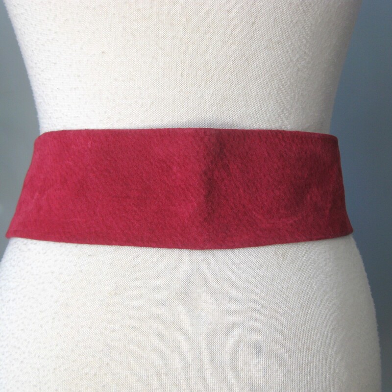 Simple suede belt in deep red.  Not pinkish or burgundyish just a dark red.  Claret color.<br />
It's got two sets of velcro to you can wear in a couple of ways, including sort of twisted as shown.<br />
It was made in a leather shop in Gloversville NY which used to be wear almost all womens gloves were made and which had a long tradition of leather working, including all kinds of accessories.<br />
<br />
The belt measures 43.5 end to end and fits a maximum of 33 waist.<br />
New, vintage but never used.<br />
<br />
<br />
Thank you for looking.<br />
#771826