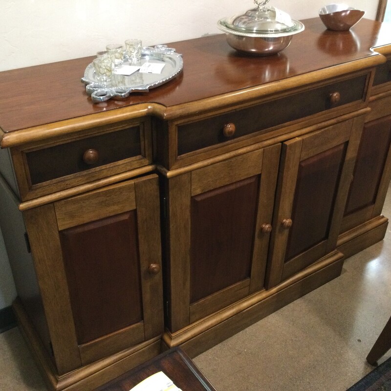 Sideboard, Wood, Size: L4168

38H X 61L X 19W


FOR IN-STORE OR PHONE PURCHASE ONLY
LOCAL DELIVERY AVAILABLE $50 MINIMUM