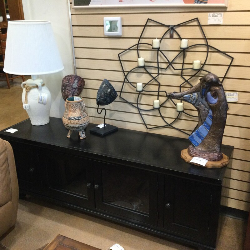 Tv Stand, Black, Size: P4025

22H X 64L X 18D


FOR IN-STORE OR PHONE PURCHASE ONLY
LOCAL DELEIVERY AVAILABLE $50 MINIMUM