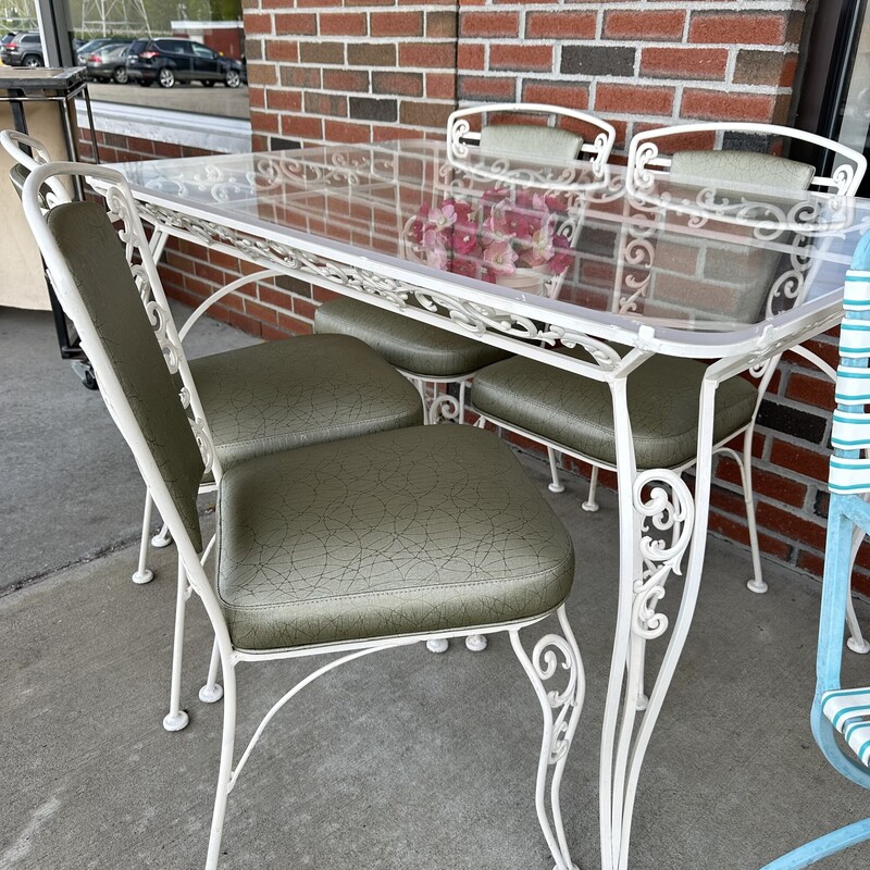 Salterini Patio Dining Set, White Iron with Plexiglass Surface. includes the table and 4 chairs.<br />
Size: 48x32
