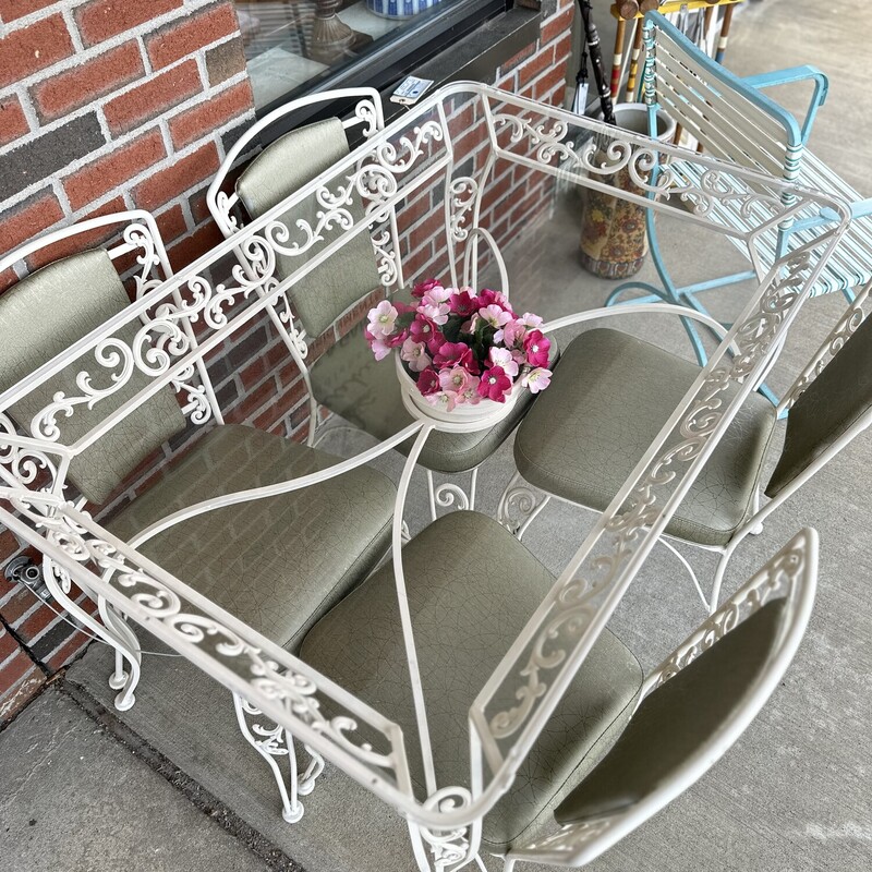 Salterini Patio Dining Set, White Iron with Plexiglass Surface. includes the table and 4 chairs.
Size: 48x32