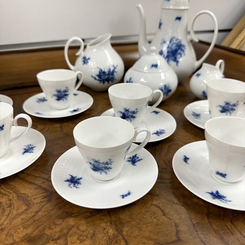 Rosenthal Coffee/Tea Set, Blue and White. Sold as a 20pc set.