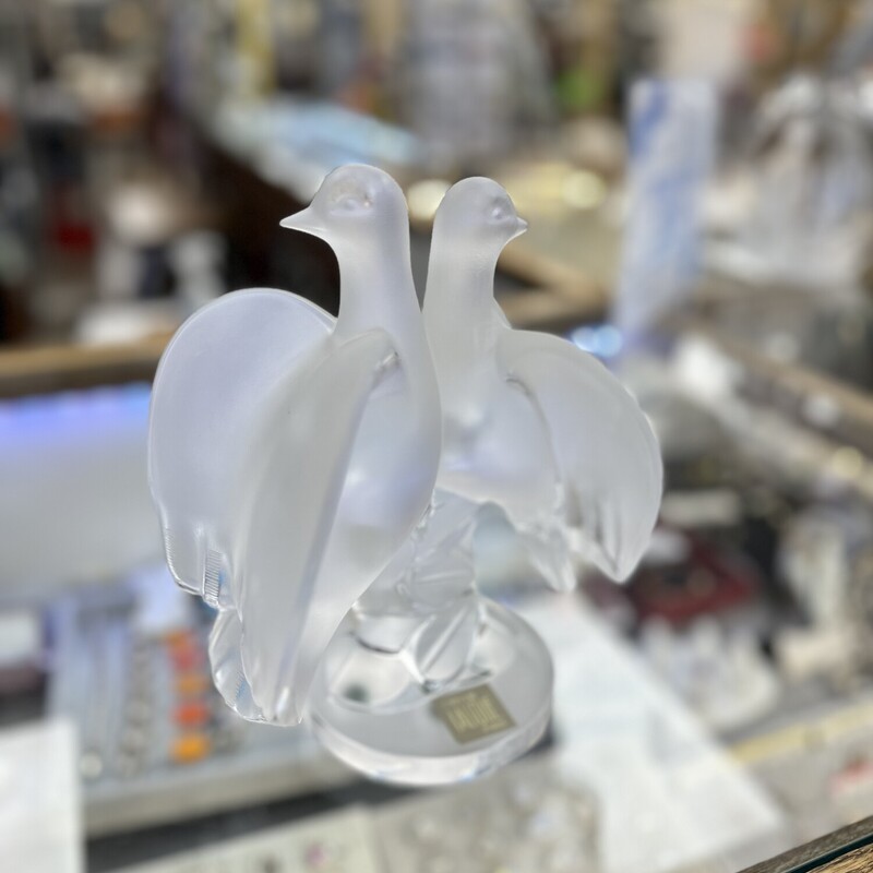 Lalique Ariane Doves Figurine #11638<br />
Size: 9H