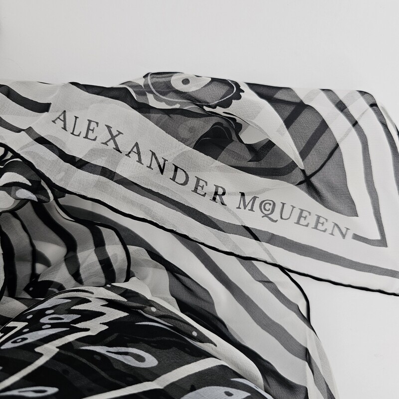 Alexander McQueen, WhtNvy, Size: NWT