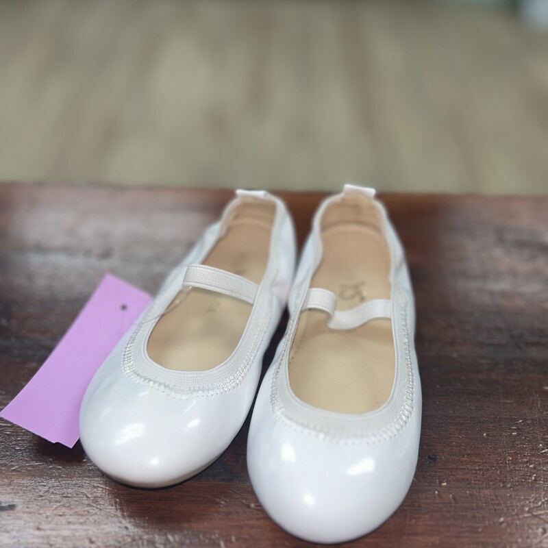 8 White Flats, White, Size: Shoes 8