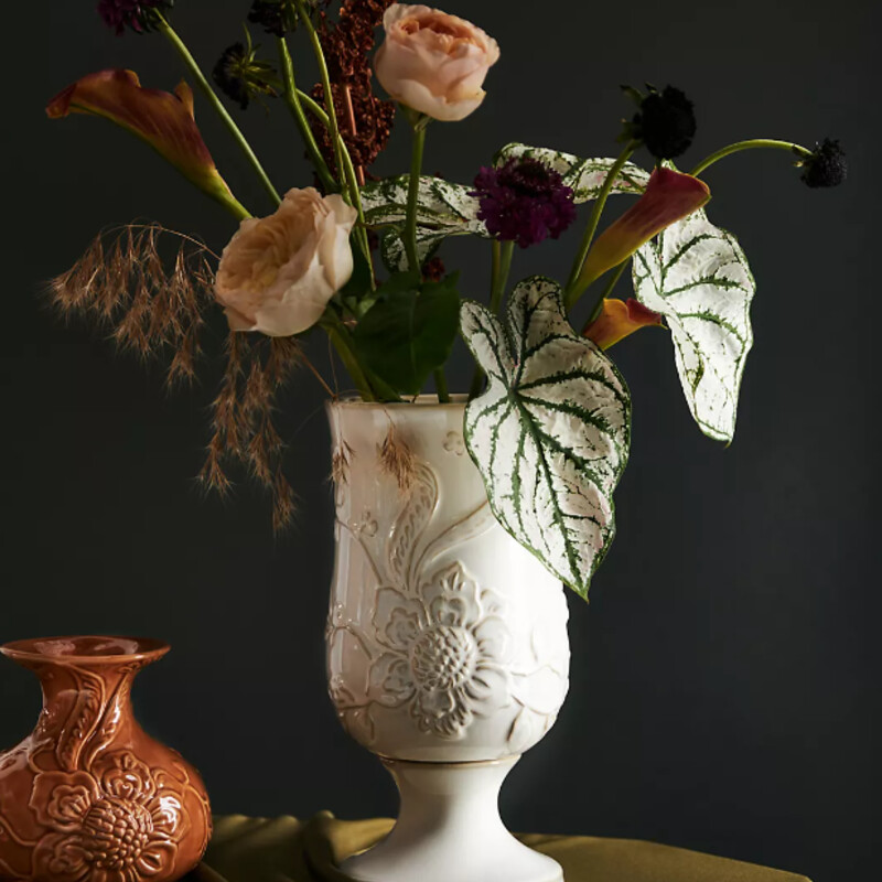 Anthropologie House of Hackney Vase
Retails $200+
White, Size: 6x11.5H