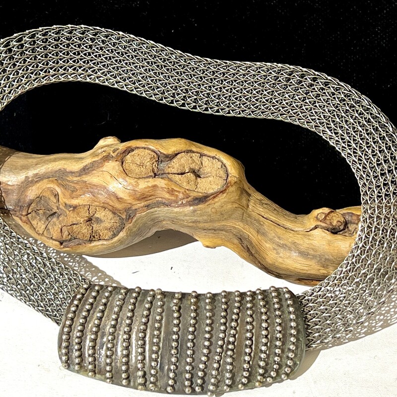 Necklace, Silver Tone, Chain Link Collar Velcro.