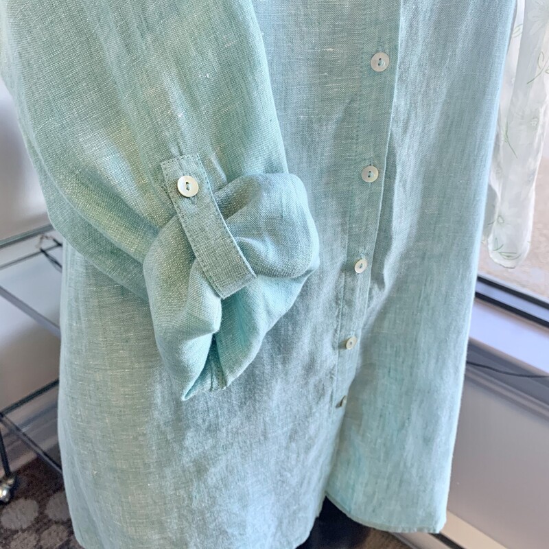 Tahari Linen Long blouse,
Colour:  Sage,
Size: Large