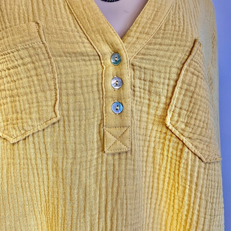 Mote Henley Cotton Waffle top,<br />
Colour: Mustard,<br />
Size: XLarge,<br />
Material: 100% cotton