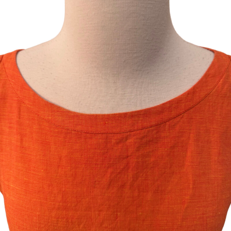 Escada Sport Sleeveless Top<br />
100% Linen<br />
Side Zip<br />
Color: Orange<br />
Size: Large