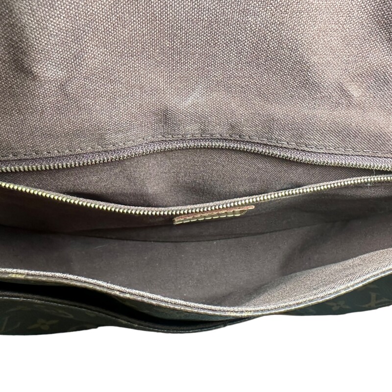 Louis Vuitton Menilmonta, -, Size: PM<br />
From the 2014 Collection<br />
Brown Coated Canvas<br />
LV Monogram<br />
Brass Hardware<br />
Leather Trim<br />
Single Adjustable Shoulder Strap<br />
Leather Trim Embellishment & Dual Exterior Pockets<br />
Canvas Lining<br />
Flap Closure at Front<br />
Dimensions:<br />
Shoulder Strap Drop: 23<br />
Height: 8.5<br />
Width: 10.75<br />
Depth: 3.25