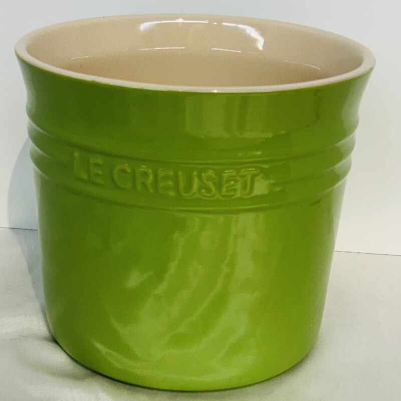 Le Creuset 2.75 Quart Crock
Green
Size: 6.75 x 6 H
