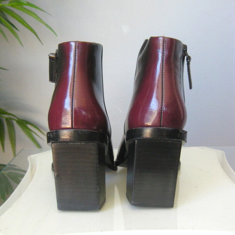 DKNY Leather, Blood, Size: 6.5<br />
Extra cool ankle boots by DKNY<br />
Shiny black burgundy ombre leather<br />
zipper closure<br />
high fashion off set heel 3<br />
pre-owned gently worn.<br />
<br />
thanks for looking!<br />
#72731