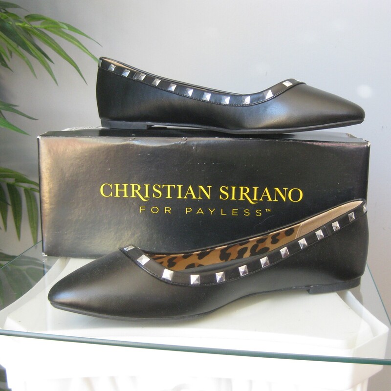 NIB Chris. Sir. Stud Flat, Black, Size: 11<br />
Looking just like the famous designed studded ballet flats these brand new quality Christian Siriano for Payless shoes are called<br />
Stud Gigi<br />
size 11<br />
<br />
thanks for looking!<br />
#71014