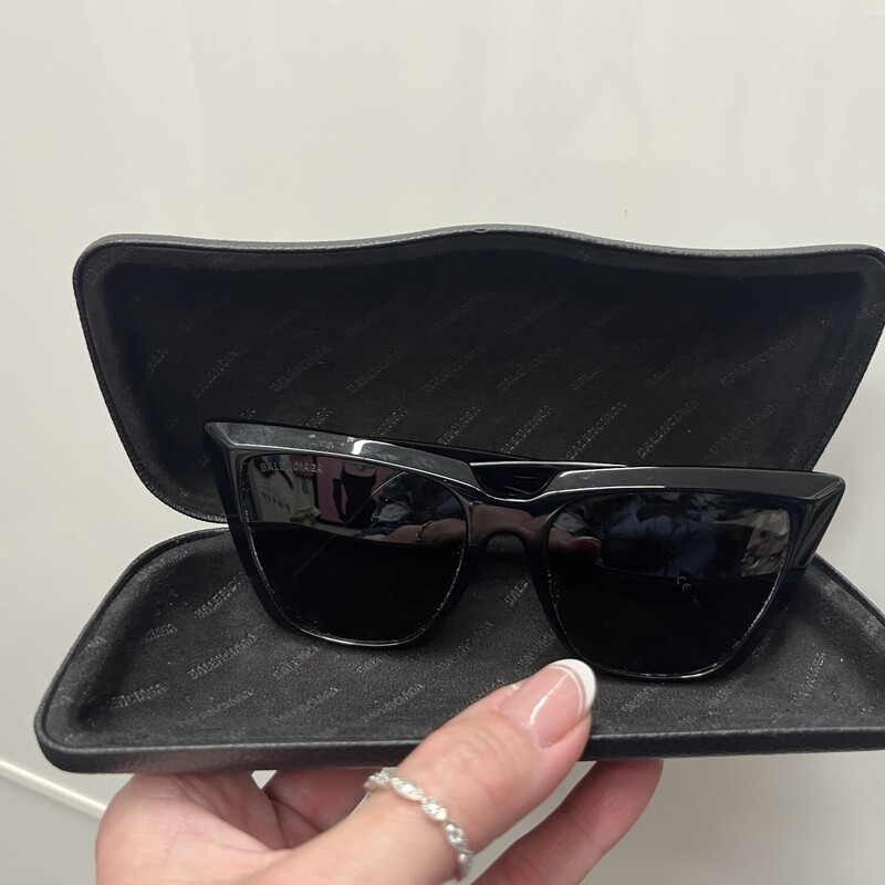 Sunglasses & Hard Case, Black, Retail : $500+in brand NEW condition!!