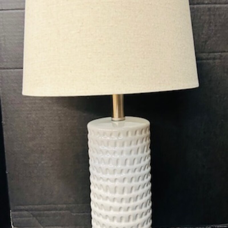 Textured Ceramic Base Lamp
Linen Look Shade
White Cream
Size: 12 x 25H