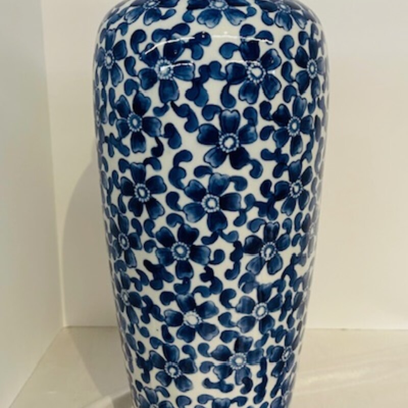 Flower Bud Daisy Pattern Vase
Blue White
Size: 5.5x13.5H