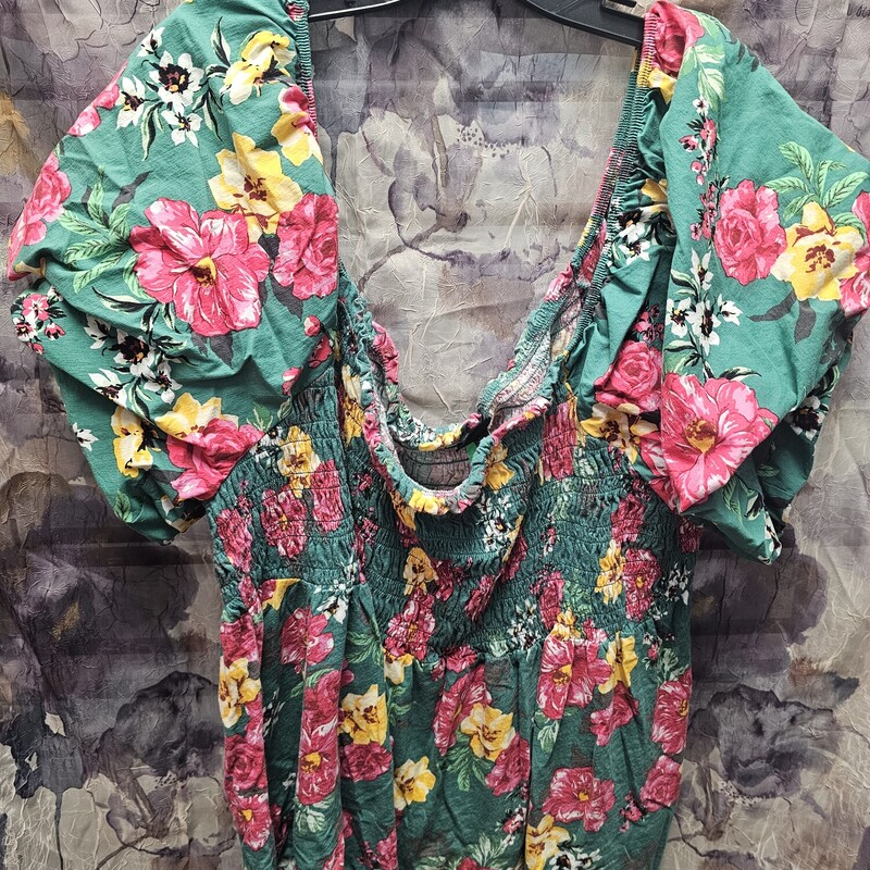 Super cute summer blouse in green with floral print.