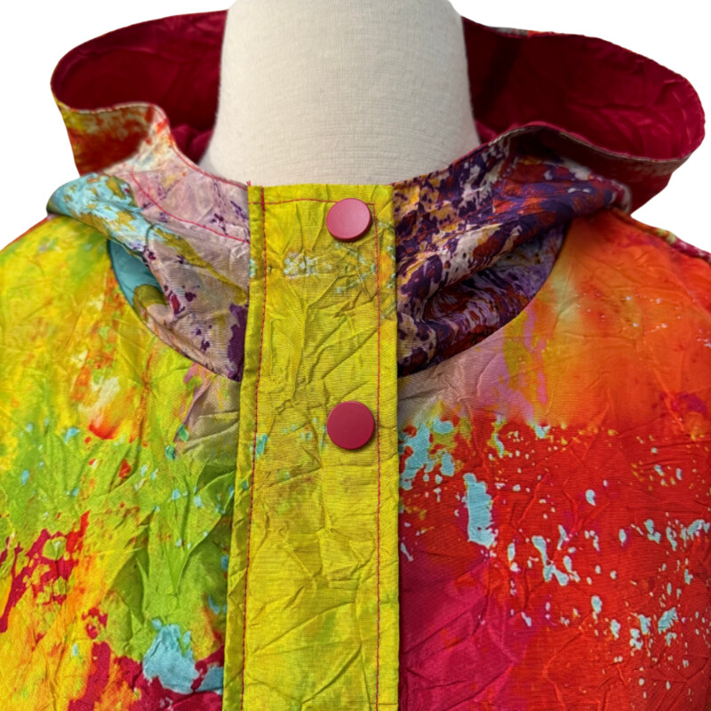 UBU Crinkle Rain Jacket<br />
Packable!<br />
Hooded with Zipper Pockets<br />
Colorful and Beautiful!<br />
Size: Large