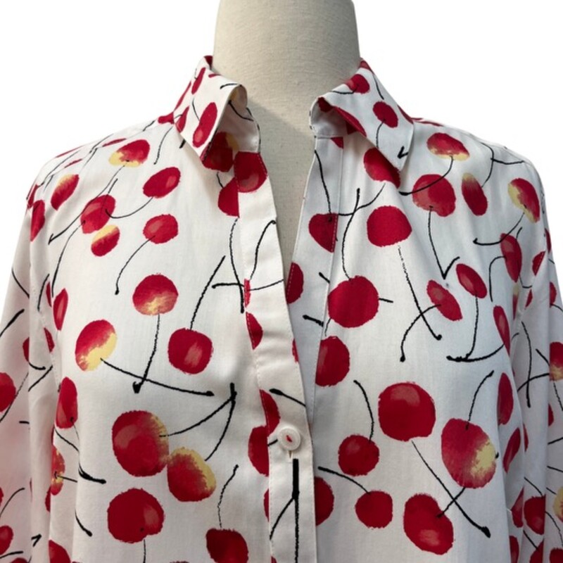 Foxcroft Blouse<br />
Cute Cherry Print<br />
Stripes On Sleeve Cuffs<br />
Wrinkle Free Fabric<br />
100% Cotton<br />
Color: White, Red and Black<br />
Size: 16 Fitted
