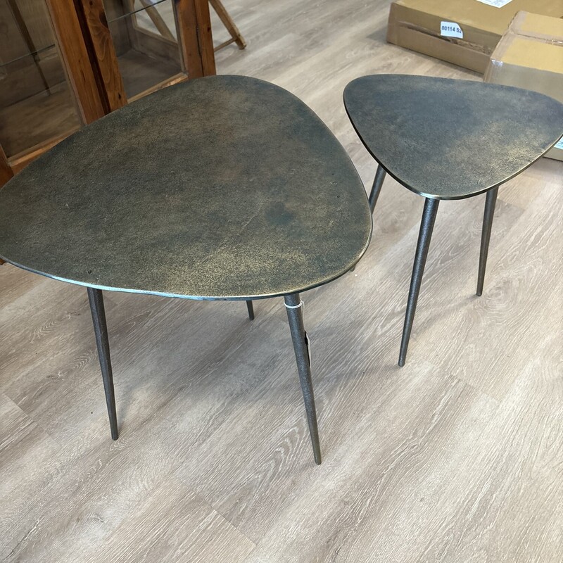 Majella Side Tables<br />
Antiqued Brass<br />
Set Of 2<br />
Size: 20 X 24 In